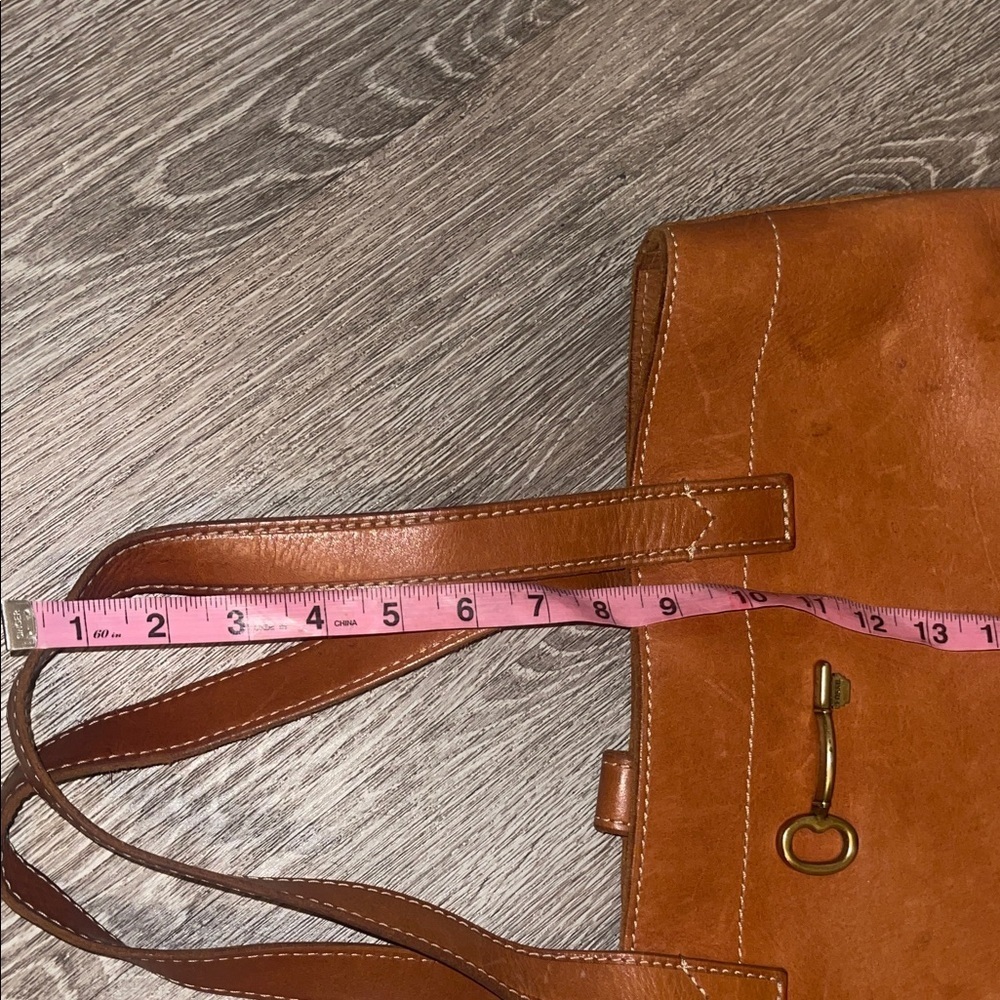 Fossil Tan Leather Tote with brass key Accent shoulder handbag medium size - Picture 12 of 12